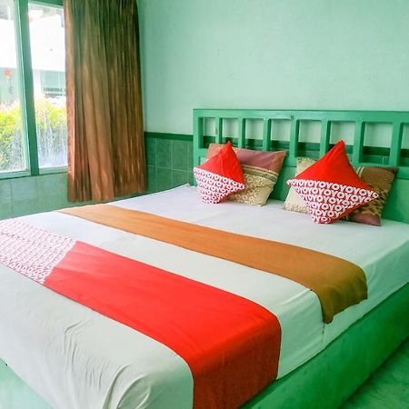 OYO 3098 Hotel Sahabat Baru Singkawang Exterior foto