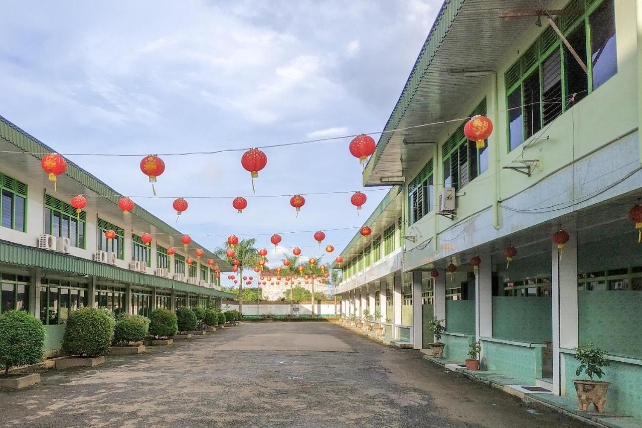 OYO 3098 Hotel Sahabat Baru Singkawang Exterior foto
