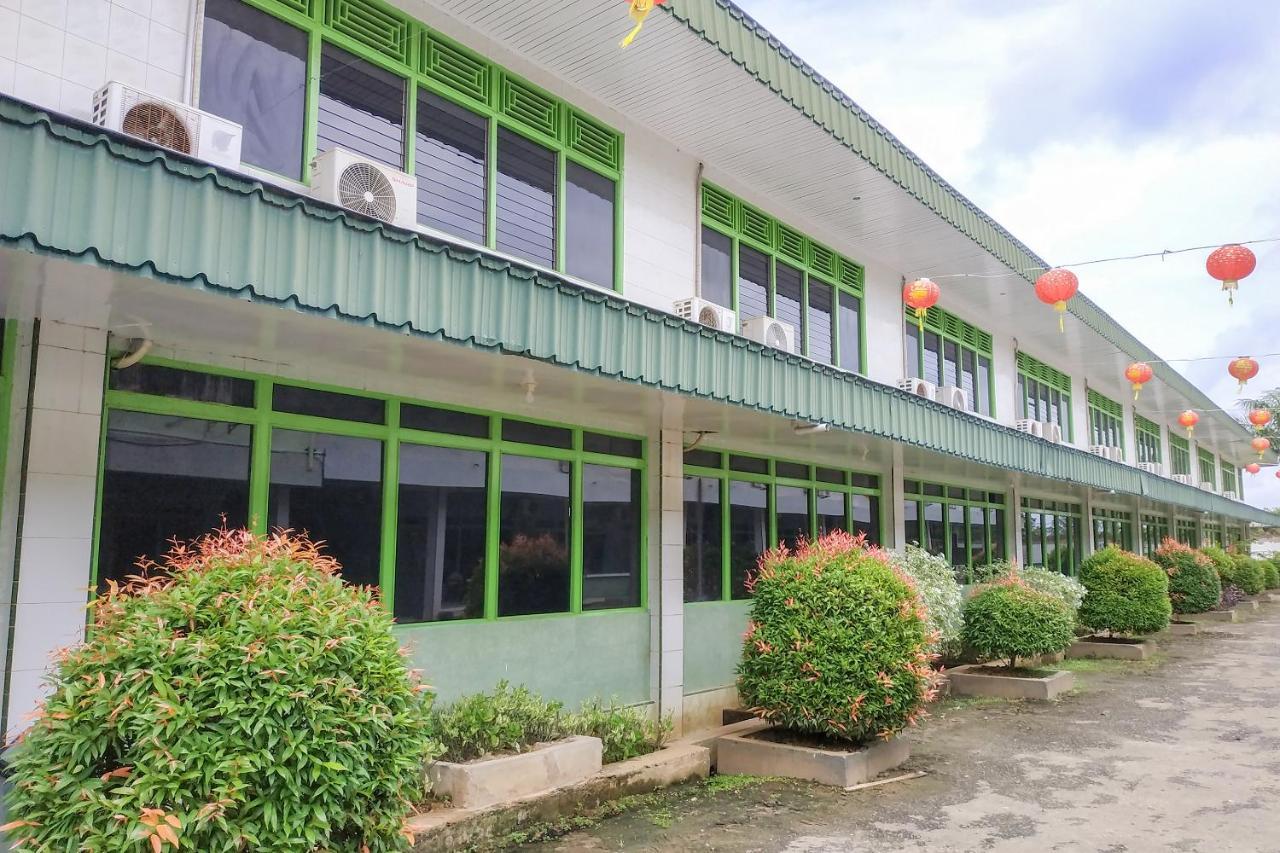 OYO 3098 Hotel Sahabat Baru Singkawang Exterior foto